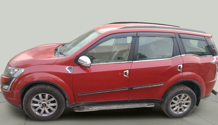 2015 Mahindra XUV500 W8, Diesel, Manual, 1,49,319 km, exterior