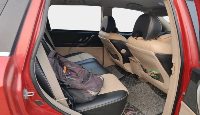 2015 Mahindra XUV500 W8, Diesel, Manual, 1,49,319 km, interior