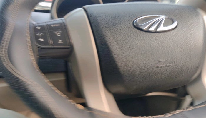 2015 Mahindra XUV500 W8, Diesel, Manual, 1,49,319 km, interior