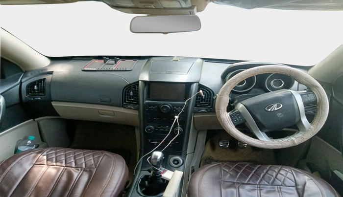 2015 Mahindra XUV500 W10, Diesel, Manual, 1,53,107 km, interior