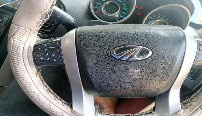 2015 Mahindra XUV500 W10, Diesel, Manual, 1,53,107 km, interior