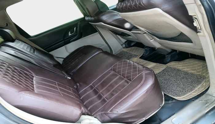 2015 Mahindra XUV500 W10, Diesel, Manual, 1,53,107 km, interior