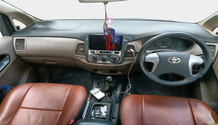 2015 Toyota Innova 2.5 GX 7 STR, Diesel, Manual, 74,258 km, interior