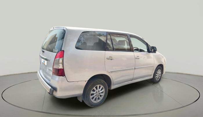 2012 Toyota Innova VX 2.5 8 STR, Diesel, Manual, 99,200 km, exterior