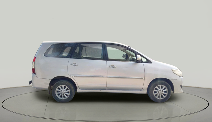 2012 Toyota Innova VX 2.5 8 STR, Diesel, Manual, 99,200 km, exterior