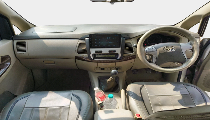 2012 Toyota Innova VX 2.5 8 STR, Diesel, Manual, 99,200 km, interior