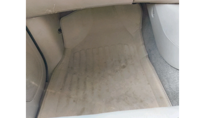 2012 Toyota Innova VX 2.5 8 STR, Diesel, Manual, 99,200 km, interior