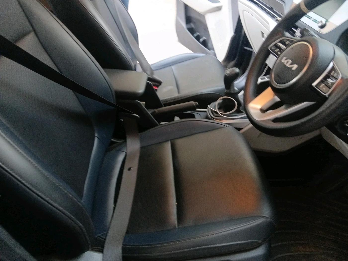 2024 KIA CARENS Premium (O) 1.5 Petrol 7 STR, Petrol, Manual, 17,811 km, interior