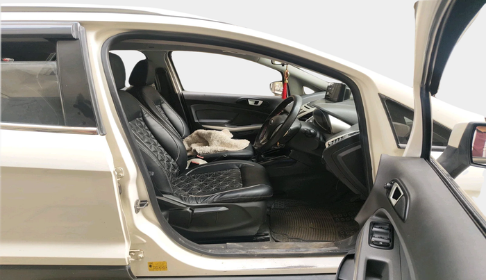 2014 Ford Ecosport TITANIUM 1.5L DIESEL, Diesel, Manual, 1,17,575 km, interior