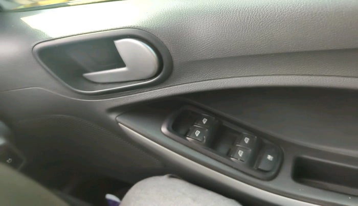 2015 Ford Figo TITANIUM 1.2 PETROL, Petrol, Manual, 47,818 km, interior