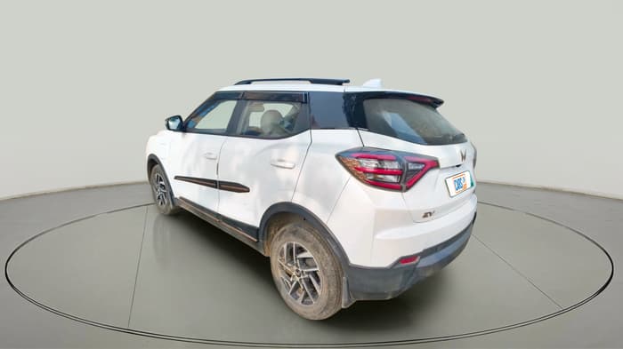 2024 Mahindra XUV400 EL Pro 34.5 KWH, Electric, Automatic, 44,000 km, exterior