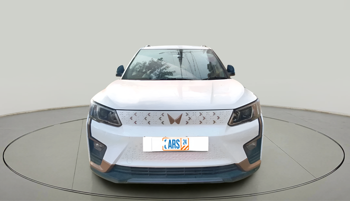 2024 Mahindra XUV400 EL Pro 34.5 KWH, Electric, Automatic, 40,200 km, exterior
