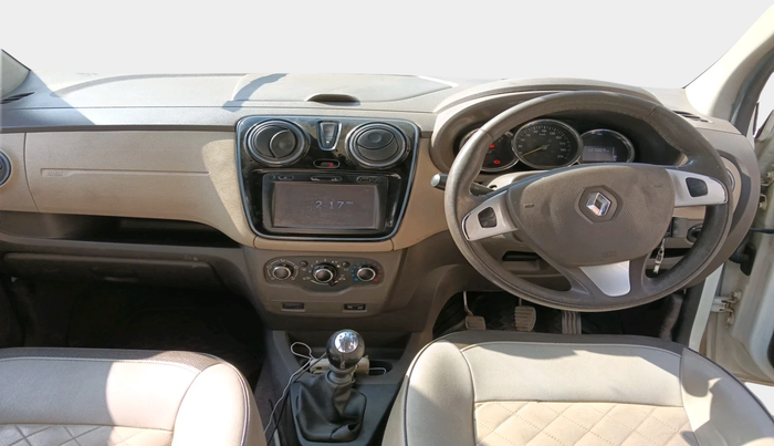 2015 Renault Lodgy 110 PS RXZ STEPWAY 7 STR, Diesel, Manual, 1,37,009 km, interior