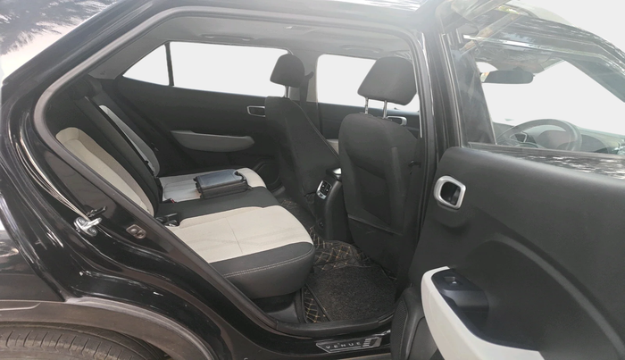 2023 Hyundai VENUE SX 1.5 CRDI, Diesel, Manual, 63,400 km, interior