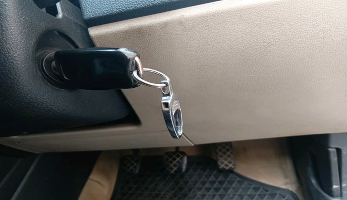 2013 Volkswagen Polo HIGHLINE DIESEL, Diesel, Manual, 1,00,000 km, interior