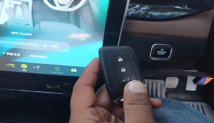 2024 MG HECTOR PLUS SHARP PRO 1.5 TURBO MT 7 STR, Petrol, Manual, 8,423 km, interior