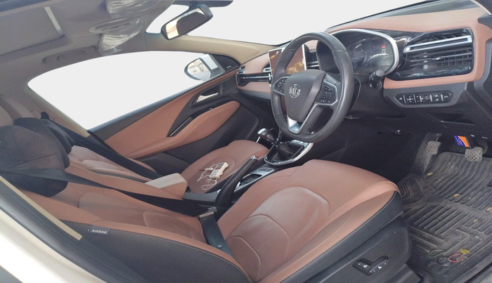 2024 MG HECTOR PLUS SHARP PRO 1.5 TURBO MT 7 STR, Petrol, Manual, 8,423 km, interior