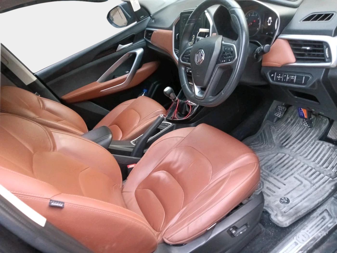 2021 MG HECTOR PLUS SELECT 2.0 DIESEL TURBO MT 7-STR, Diesel, Manual, 1,35,000 km, interior
