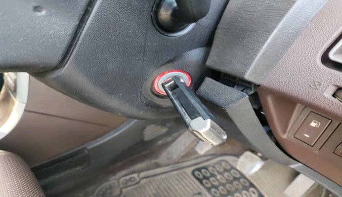 2015 Mahindra XUV500 W8, Diesel, Manual, 1,17,122 km, interior