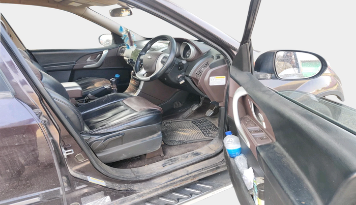 2015 Mahindra XUV500 W8, Diesel, Manual, 1,17,122 km, interior