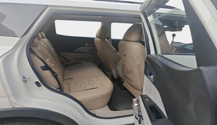 2021 Mahindra XUV300 W8 (O) 1.2 PETROL, Petrol, Manual, 76,808 km, interior