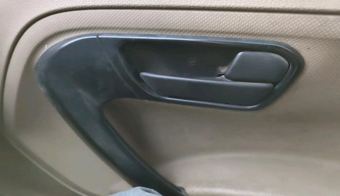 2016 Mahindra TUV300 T6, Diesel, Manual, 1,43,583 km, interior