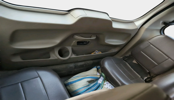 2016 Mahindra TUV300 T6, Diesel, Manual, 1,43,583 km, interior