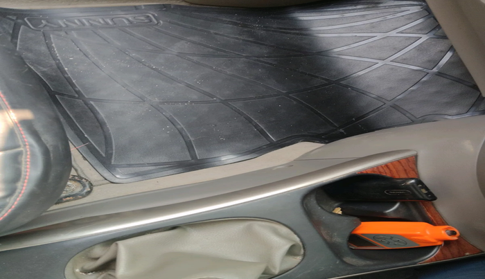 2011 Nissan Sunny XL, Petrol, Manual, 56,165 km, interior