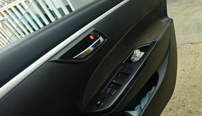 2016 Maruti Swift ZXI, Petrol, Manual, 2,10,761 km, interior