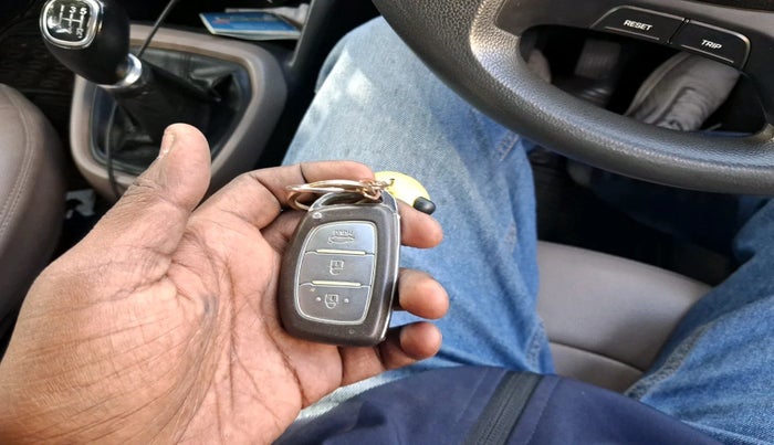 2013 Hyundai Grand i10 SPORTZ 1.2 KAPPA VTVT, Petrol, Manual, 1,02,812 km, interior