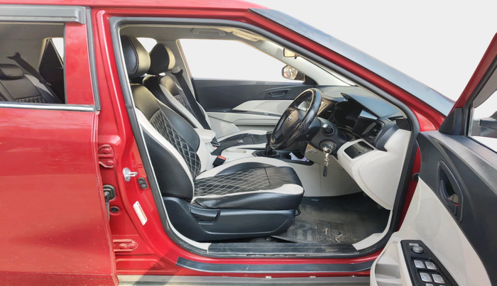 2019 Mahindra XUV300 W4 1.5 DIESEL, Diesel, Manual, 1,48,603 km, interior