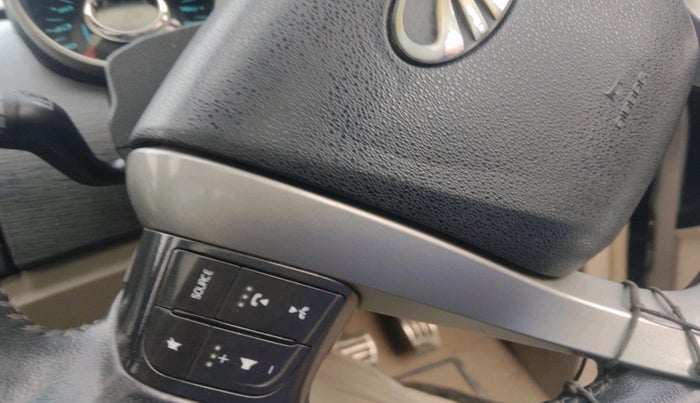 2015 Mahindra XUV500 W10, Diesel, Manual, 1,35,174 km, interior