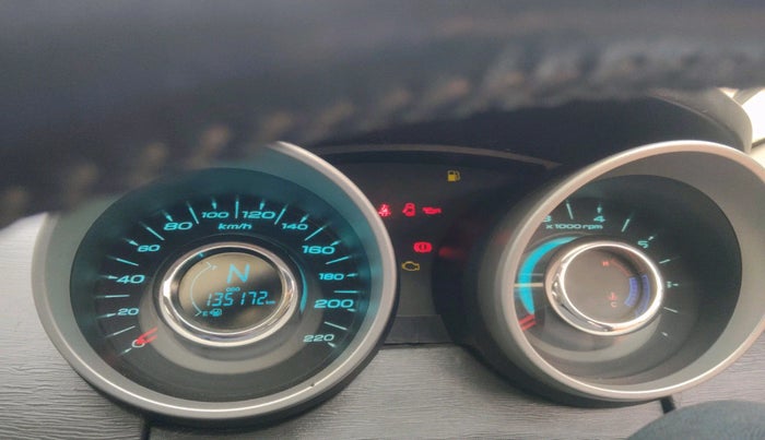 2015 Mahindra XUV500 W10, Diesel, Manual, 1,35,174 km, interior