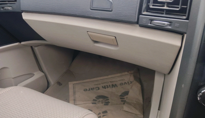 2015 Mahindra XUV500 W10, Diesel, Manual, 1,35,174 km, interior