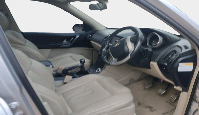 2015 Mahindra XUV500 W10, Diesel, Manual, 1,35,174 km, interior