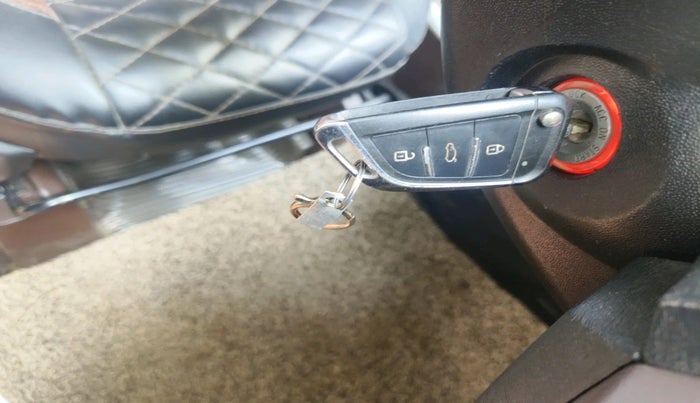 2013 Mahindra XUV500 W8, Diesel, Manual, 98,377 km, interior