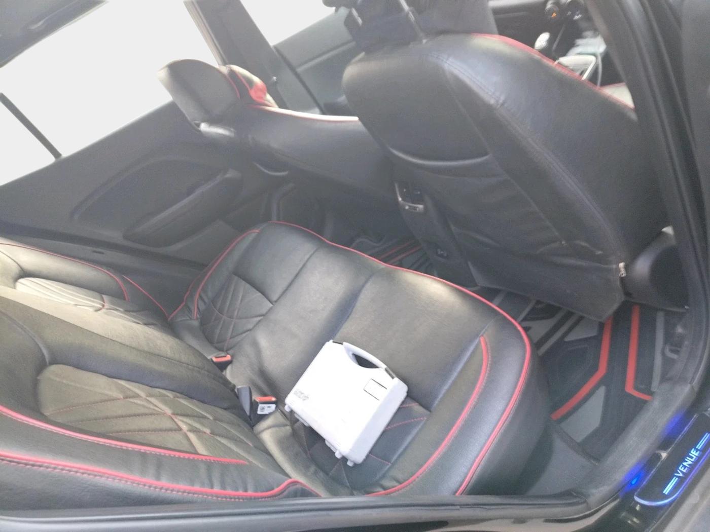 2023 Hyundai VENUE  SX(O) 1.0 Turbo MT Knight Edition, Petrol, Manual, 59,886 km, interior