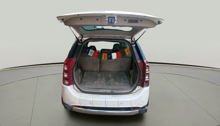 2015 Mahindra XUV500 W10, Diesel, Manual, 1,40,790 km, exterior