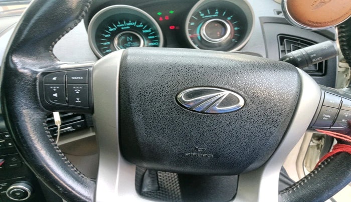 2015 Mahindra XUV500 W10, Diesel, Manual, 1,40,790 km, interior