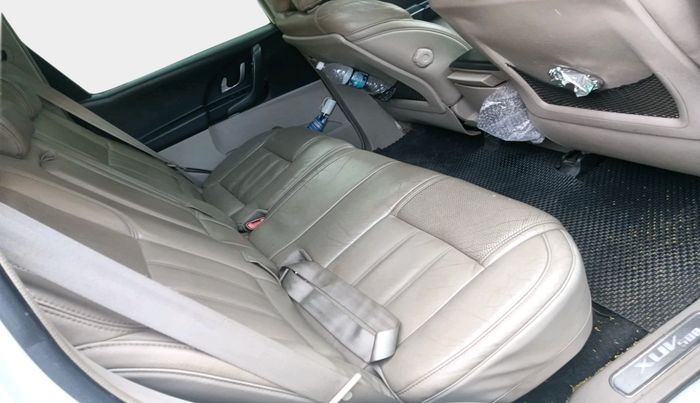 2015 Mahindra XUV500 W10, Diesel, Manual, 1,40,790 km, interior