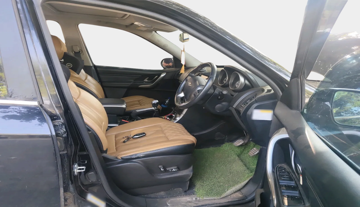 2020 Mahindra XUV500 W11, Diesel, Manual, 1,12,168 km, interior