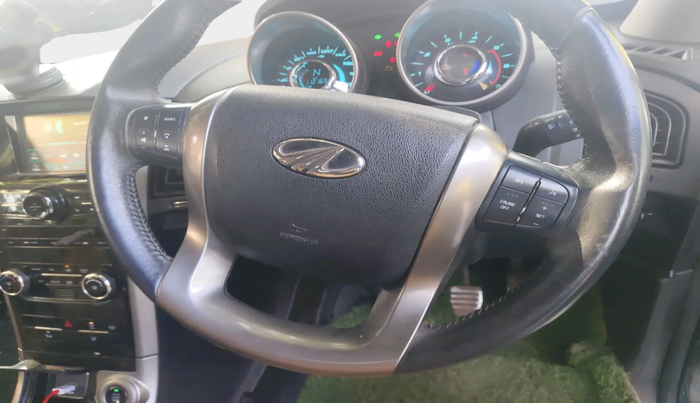 2020 Mahindra XUV500 W11, Diesel, Manual, 1,12,168 km, interior