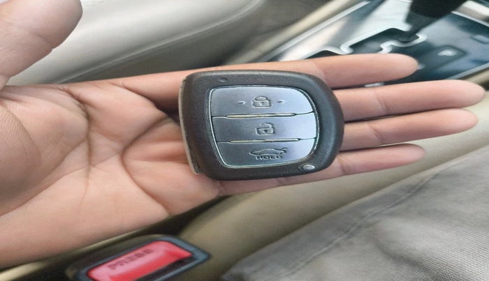 2015 Hyundai Verna FLUIDIC 4S1.6 VTVT S O AT, Petrol, Automatic, 82,100 km, interior