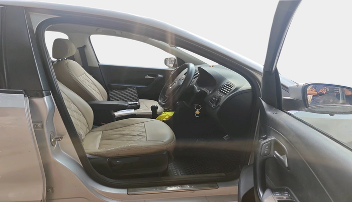 2014 Volkswagen Polo COMFORTLINE 1.5L, Diesel, Manual, 1,09,670 km, interior