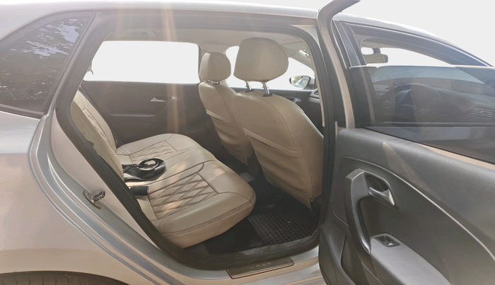 2014 Volkswagen Polo COMFORTLINE 1.5L, Diesel, Manual, 1,09,670 km, interior