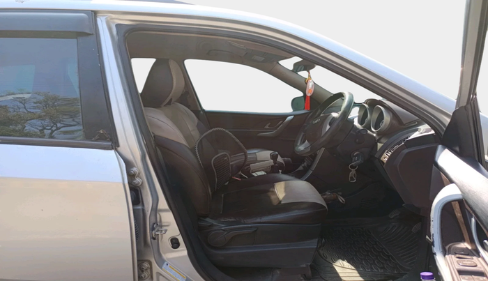 2014 Mahindra XUV500 W6, Diesel, Manual, 90,092 km, interior