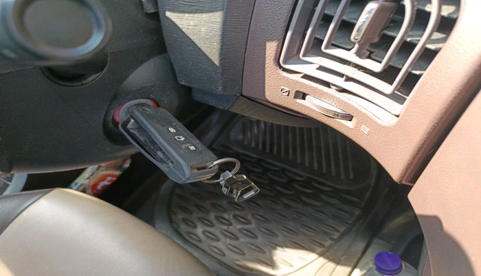 2014 Mahindra XUV500 W6, Diesel, Manual, 90,092 km, interior