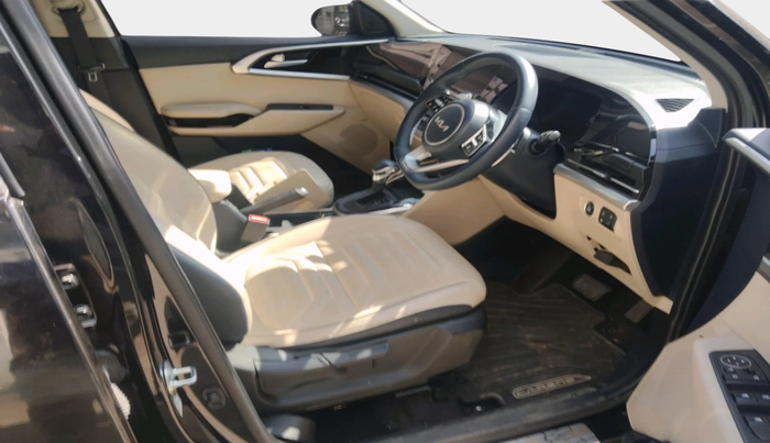 2024 KIA CARENS LUXURY PLUS 1.5 DIESEL AT 7 STR, Diesel, Automatic, 18,149 km, interior