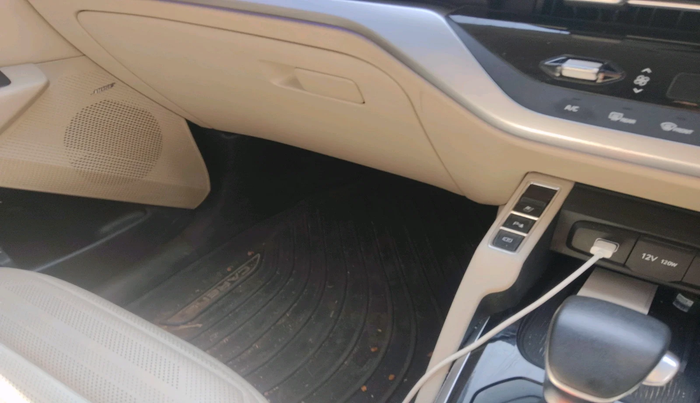 2024 KIA CARENS LUXURY PLUS 1.5 DIESEL AT 7 STR, Diesel, Automatic, 18,149 km, interior