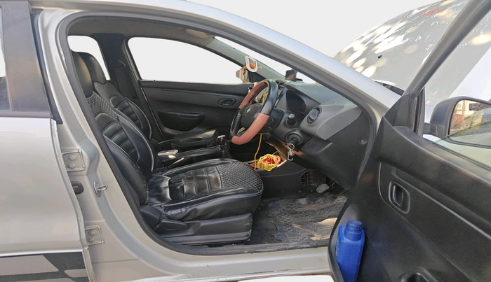 2017 Renault Kwid RXT 1.0 (O), Petrol, Manual, 82,913 km, interior